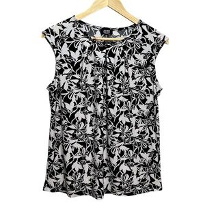 Jones New York Tank Tops Size M Monochrome Floral Blouse